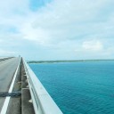この橋を渡る　　bridge on the sea
