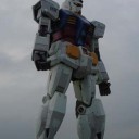 お台場に立ち、今日も地球の平和を守ります。