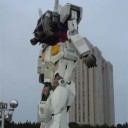 お台場に立ち、今日も地球の平和を守ります。