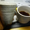 手にとって。