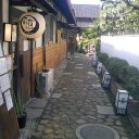 近鉄　花園駅前で