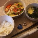 （¤ܫø）๑ （фܫФ）　美味しいったらないシンプル中華ご膳♪・・中華風炒め物とごはんと春雨卵わかめスープ♪　ミ（☆ܫ♡）๑ （*ܫ+）
