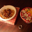 ☆░▒░☆学会お部屋でお夜食「激めん」ワンタンメンミニカップと混ぜご飯♪きのこのリゾットと赤いきつねミニカップ♪　☆░▒░▒☆
