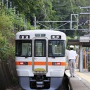 崖下の小駅