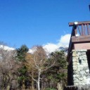 雪山と名残り紅葉
