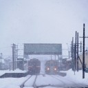 雪降りしきる