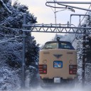 粉雪を蹴る