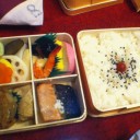 お昼は幕の内弁当