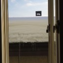 隣家の屋根。