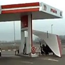 ロシアのガソリンスタンドの日常Σ（ﾟдﾟlll）