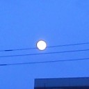不安な満月。