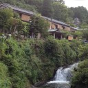 温泉街でニャンコに遭遇。