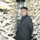 草間彌生のオブジェとエリンギ王子