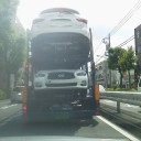 見慣れない車