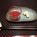 で、