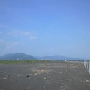 三保の浜　　富士は休みて　　松と海　