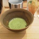 抹茶を点てる