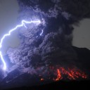 【諏訪之瀬島 噴火】／爆発／爆発／爆発／爆発／爆発／九州と四国の間にある伊予灘で地震連発／１２日、【伊方原発再稼働】／頭の中お花畑だな。