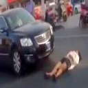 中国 残酷な当り屋ブーム！