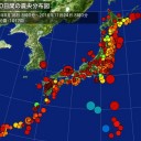 【 緊張して 備えて下さい】／何だこの巨大なコロナホールは…(*_*)／爆発的なバンアレン帯 放電の増大／この状況で磁気嵐／【M5.7】【M5.6】【M5.1】【M5.1】…　（※修正済）。