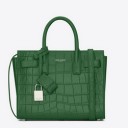 カジュアル感もプラスした、大人好みのイヴサンローラン コピーBAG