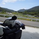 この道は峠へ行くと思う。笑い