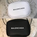 17新作エブリデイカメラバッグ BALENCIAGA バレンシアガ バッグ 偽物 ホワイト ブラックレディースショルダーバッグ レザー 本革
