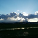 雲間から