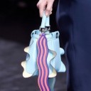 手持ちのバッグ人気継続中