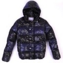 個性的な素材感も魅力 MONCLER モンクレール ダウンジャケット