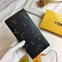大胆にフェンディ 2018年最旬トレンド FENDI 財布 冬季超人気アイテムオフスタイル！