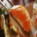 あなたはお寿司を頂くときは、お箸？！素手？！