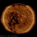 太陽表面のど真ん中に巨大なコロナホール。数日後、磁気嵐に注意。／【－５０℃】℃の世界でも人間は何とか生きてゆけるみたいです。　（けっきょく夜間作業中ｗ）