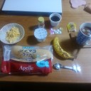 １０時寝の２：３０起き（夢覚えず）♪