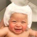 赤ちゃんの頭で”泡アート”