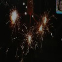 お家のユニークな花火競演！