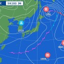 【諏訪之瀬島】（噴煙 １，３００ ｍ）／九州で季節外れの桜が咲いています。