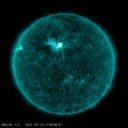 【 M1.1の中規模フレア 】／CMEによる太陽風の乱れが到来しそうです。 http