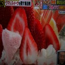 刺さるパフェ巨大＆大量イチゴ！