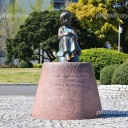 立川市の女の子　(五日市街道の少女像