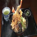 ボリューム満点！海鮮天丼＆サワラ丼「お多福」