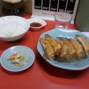 2011/11/10 有名な餃子屋の前で