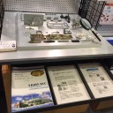 ＭＯＢＩＯ常設展示場自社ブース前でプレゼン