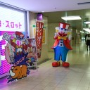 日本でも有名なピエロに曲がり角で遭遇する