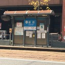 さらに遅れて