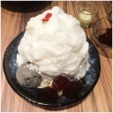 船に手を振ってしまうのはなんでだろう