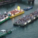 「天神祭り」船渡御の船に乗れそう