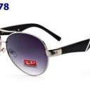 小顔効果があるレイバン、Raybanのオシャレ度も引き立つケース箱が付くメンズサングラス