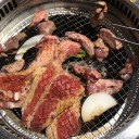 友達と焼肉食ってるが…