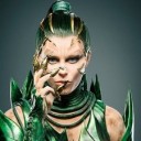映画　パワーレンジャー　汚いニッサが金の精霊を操って惑星のコアを盗みたがる映画